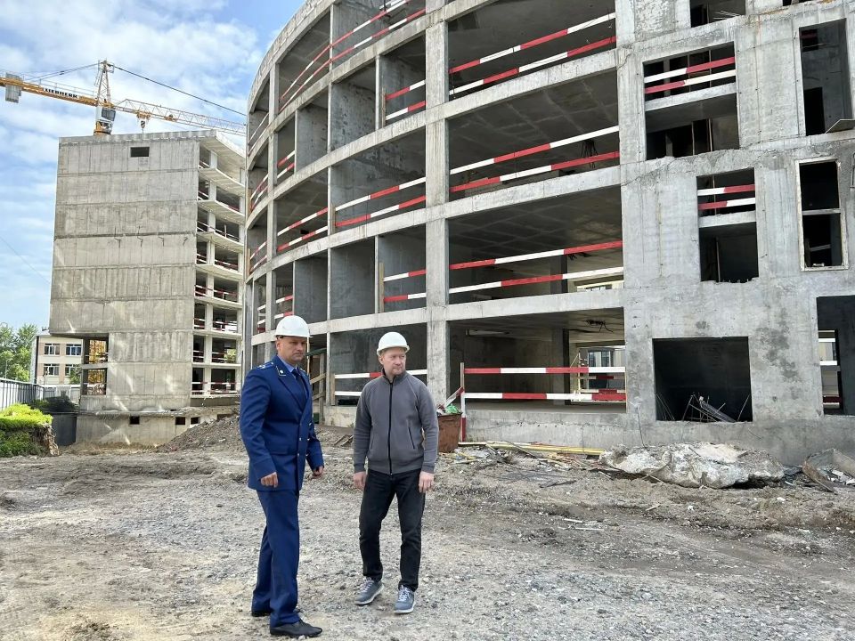 Прокурор Центрального административного округа г. Тюмени Евгений Кондрашкин проконтролировал строительство ЖК АММОНИТ 3-4 очереди в районе улиц Профсоюзная – Советская – Немцова – Елецкая областного центра Прокурор Центрального административного округа г. Тюмени Евгений Кондрашкин проконтролировал строительство ЖК АММОНИТ 3-4 очереди в районе улиц Профсоюзная – Советская – Немцова – Елецкая областного центра