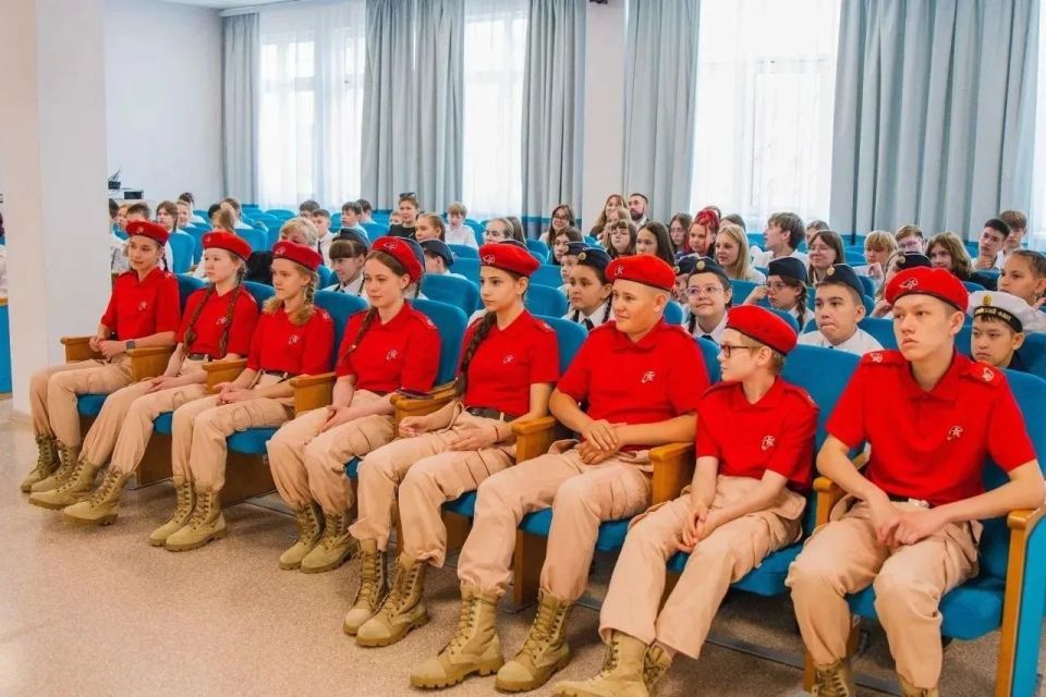 Молодежь Тобольска встретилась с представителями московской Десантно-штурмовой маневренной группы в рамках проекта «Диалоги с Героями» Молодежь Тобольска встретилась с представителями московской Десантно-штурмовой маневренной группы в рамках проекта «Диалоги с Героями»