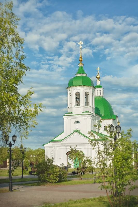 Храм апостолов Петра и Павла в объективе Юлии Архипенко выглядит величаво и умиротворённо