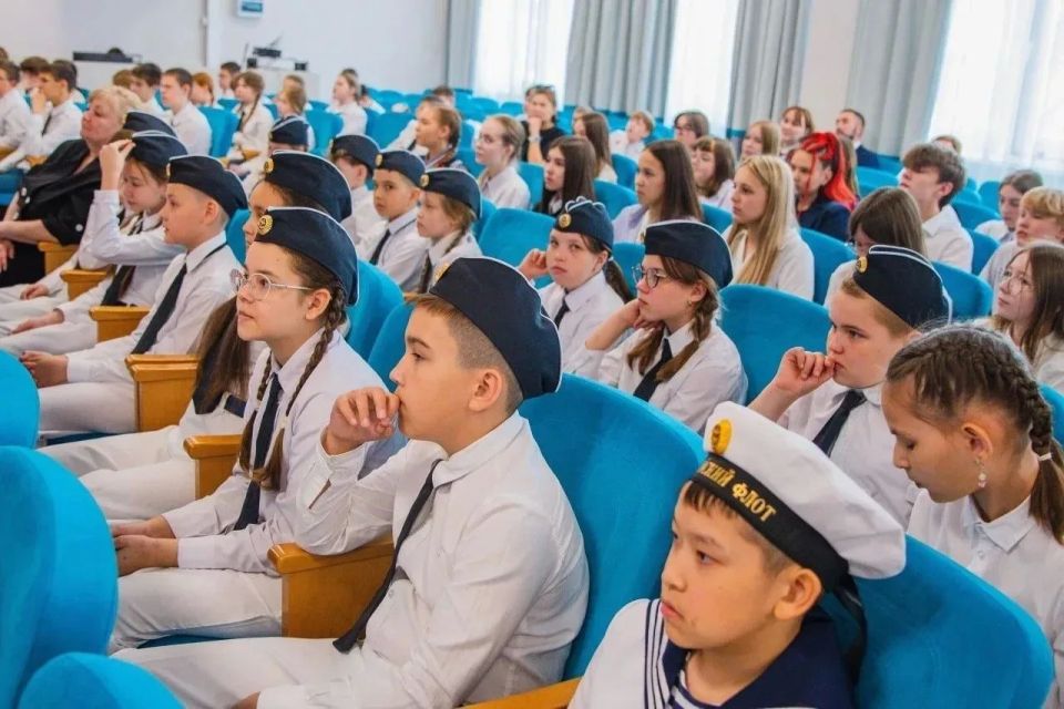Молодежь Тобольска встретилась с представителями московской Десантно-штурмовой маневренной группы в рамках проекта «Диалоги с Героями» Молодежь Тобольска встретилась с представителями московской Десантно-штурмовой маневренной группы в рамках проекта «Диалоги с Героями»