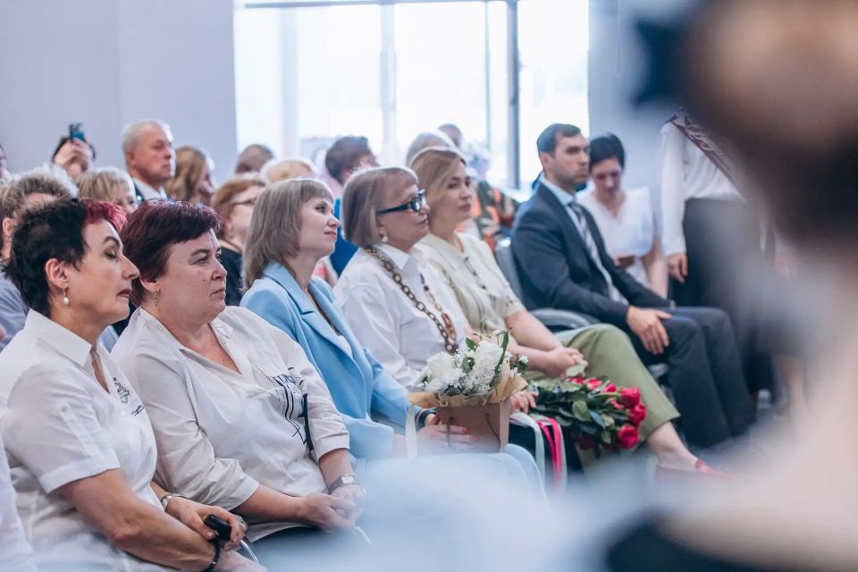 Тюмень провожает выпускников в большую жизнь! Тюмень провожает выпускников в большую жизнь!