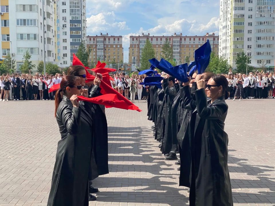 Последний звонок в школе № 92 Последний звонок в школе № 92