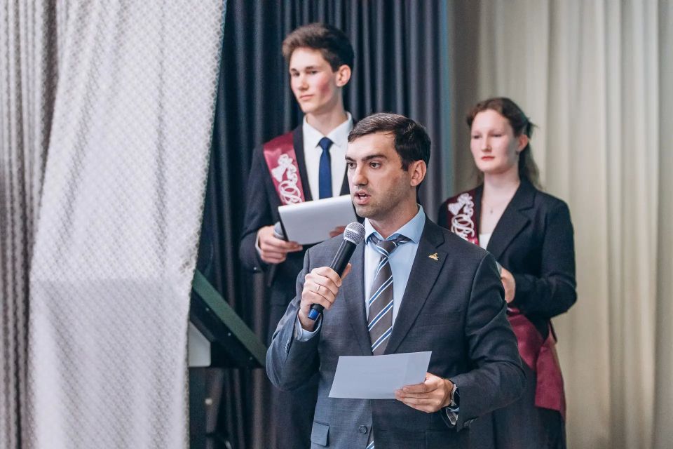 Тюмень провожает выпускников в большую жизнь! Тюмень провожает выпускников в большую жизнь!