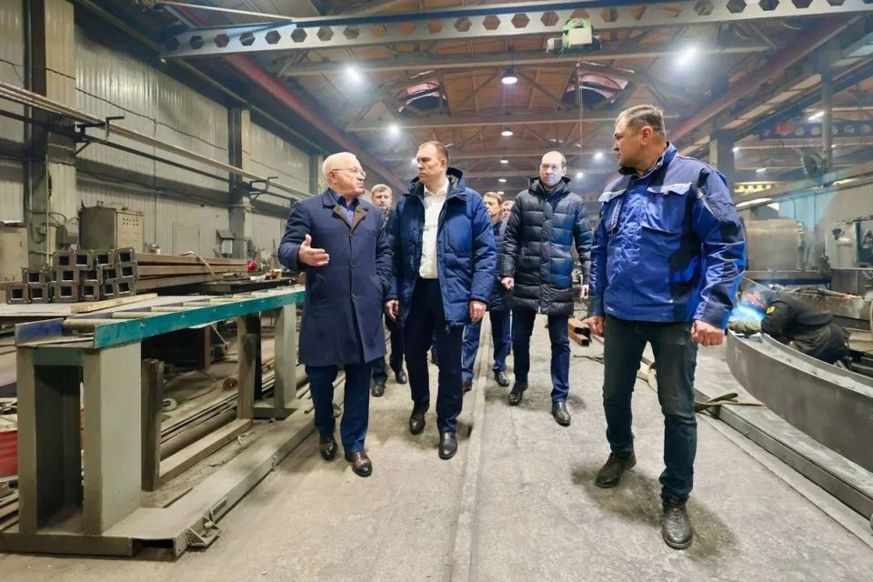 Поздравил тобольских предпринимателей с праздником и вручил награды Поздравил тобольских предпринимателей с праздником и вручил награды