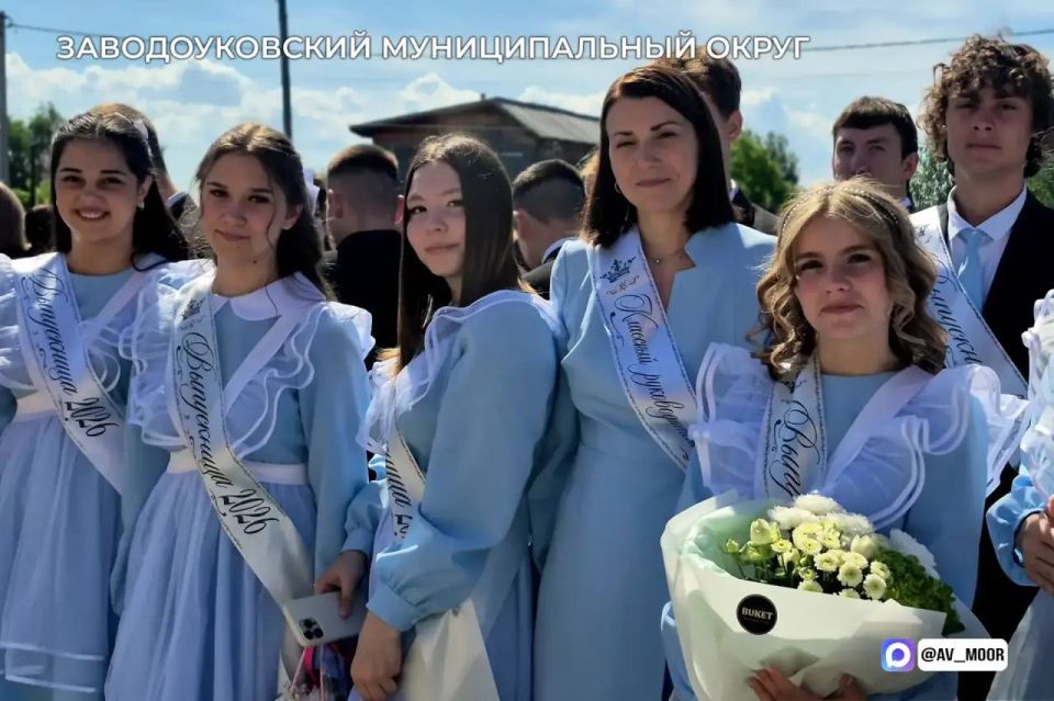 Александр Моор: Во всех школах Тюменской области прозвенел последний звонок! Александр Моор: Во всех школах Тюменской области прозвенел последний звонок!