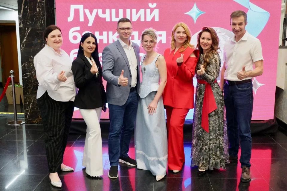Поздравил тобольских предпринимателей с праздником и вручил награды Поздравил тобольских предпринимателей с праздником и вручил награды