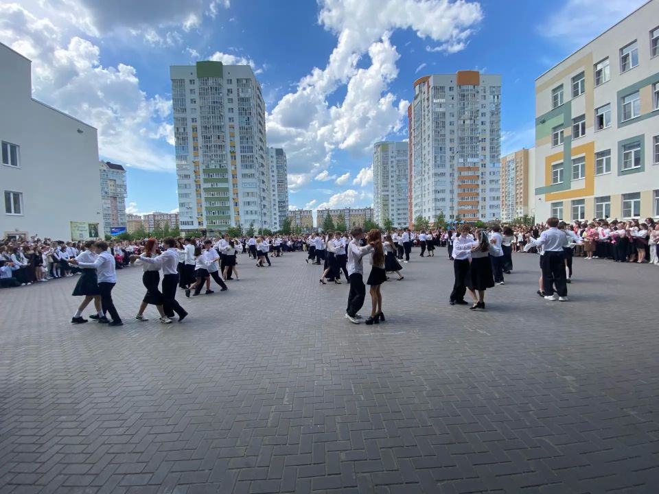 Последний звонок в школе № 92 Последний звонок в школе № 92