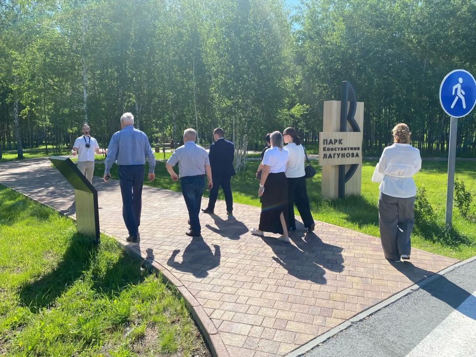 Экскурсия по парку Константина Лагунова прошла в Восточном административном округе Тюмени Экскурсия по парку Константина Лагунова прошла в Восточном административном округе Тюмени