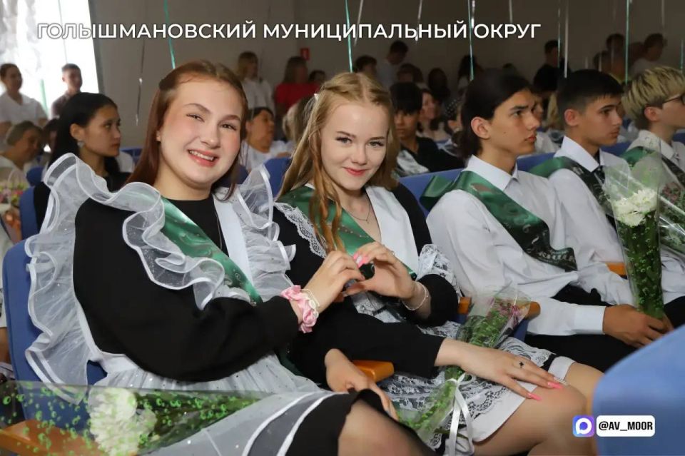 Александр Моор: Во всех школах Тюменской области прозвенел последний звонок! Александр Моор: Во всех школах Тюменской области прозвенел последний звонок!