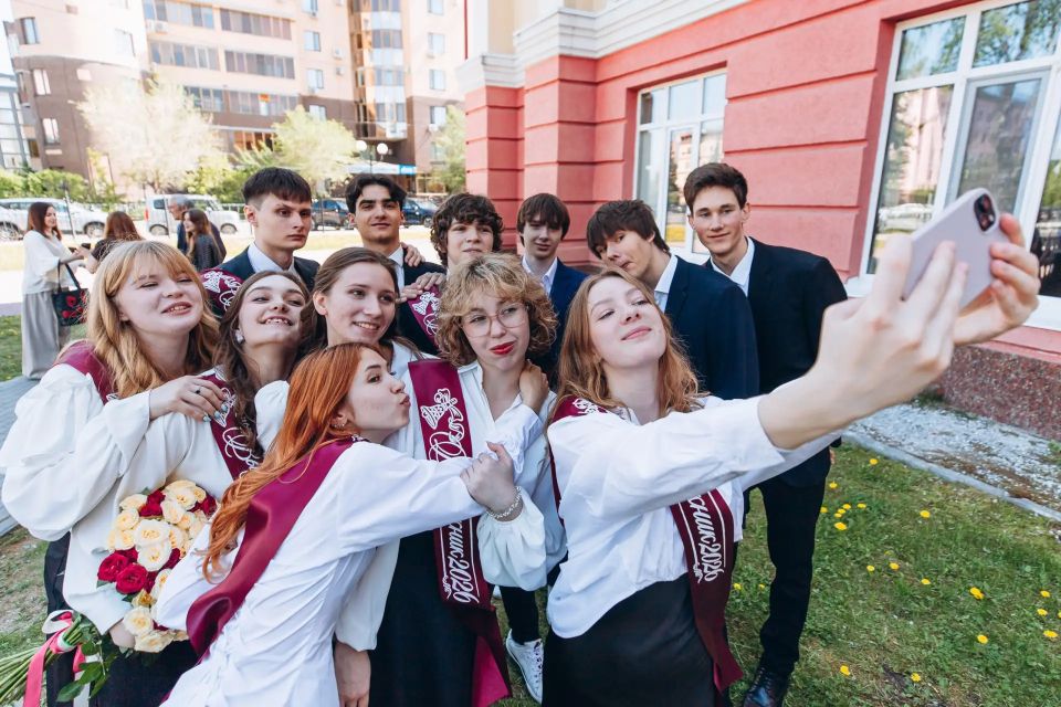 Тюмень провожает выпускников в большую жизнь! Тюмень провожает выпускников в большую жизнь!