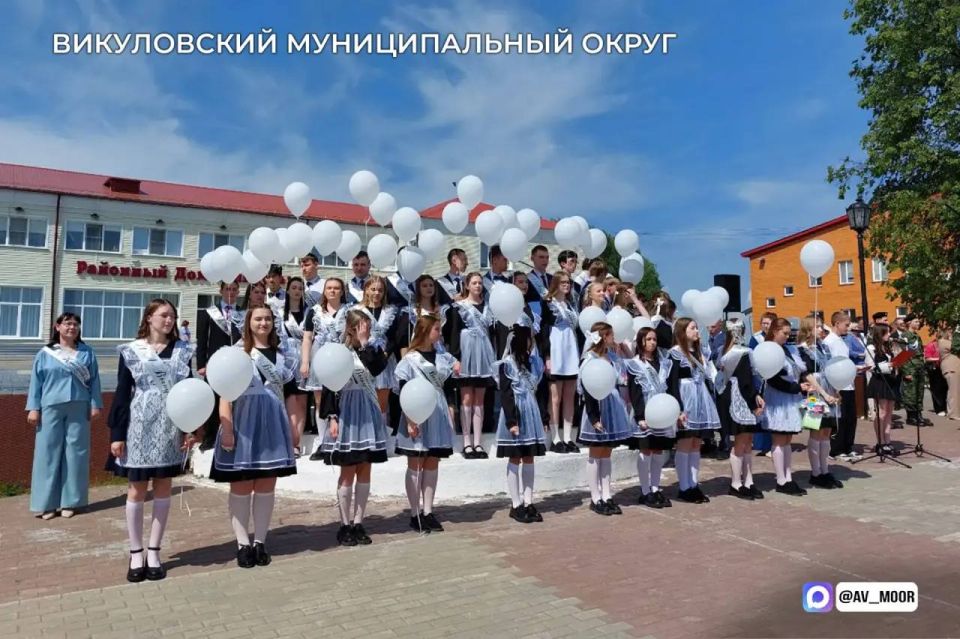 Александр Моор: Во всех школах Тюменской области прозвенел последний звонок! Александр Моор: Во всех школах Тюменской области прозвенел последний звонок!