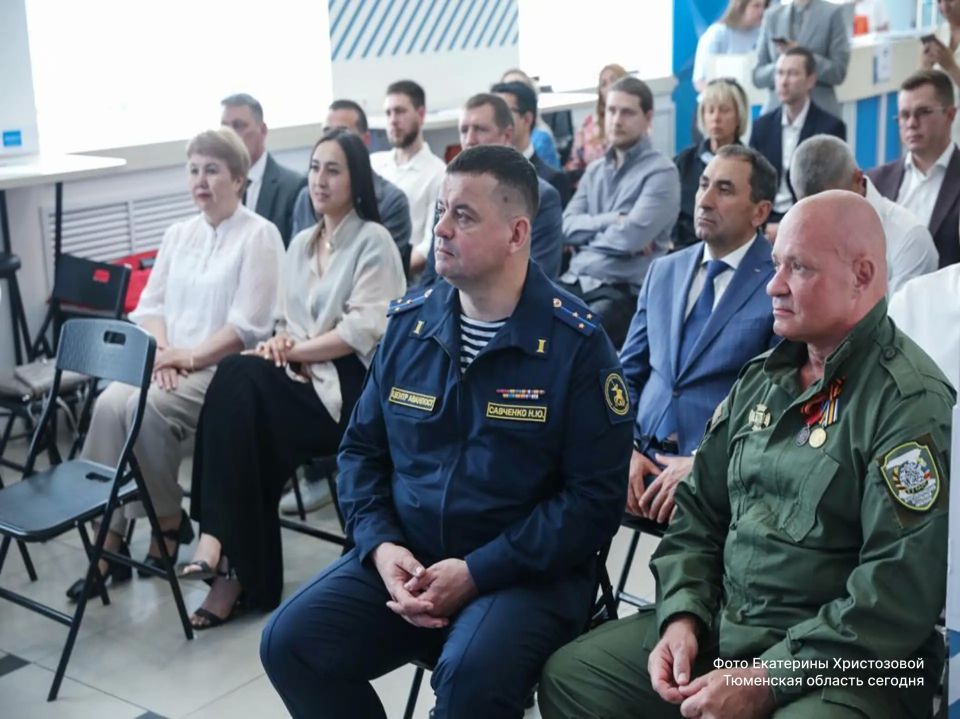 Тюменских бизнесменов поблагодарили за помощь фронту Тюменских бизнесменов поблагодарили за помощь фронту