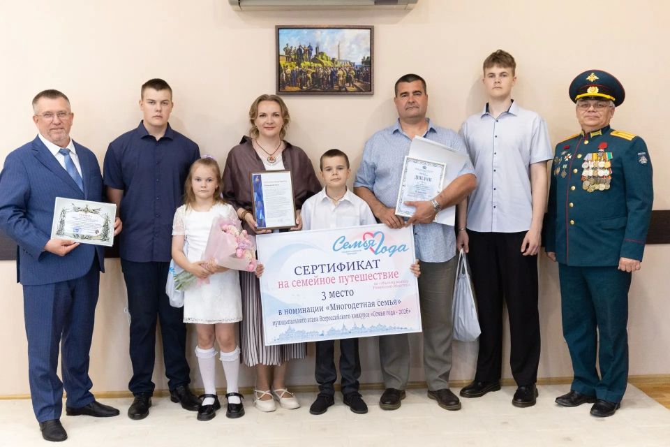 Максим Афанасьев: Тюменские семьи не перестают восхищать! Расскажу еще об одной замечательной семье, занявшей третье место в номинации «Многодетные семьи» муниципального этапа Всероссийского конкурса «Семья года», — семье... Максим Афанасьев: Тюменские семьи не перестают восхищать! Расскажу еще об одной замечательной семье, занявшей третье место в номинации «Многодетные семьи» муниципального этапа Всероссийского конкурса «Семья года», — семье...