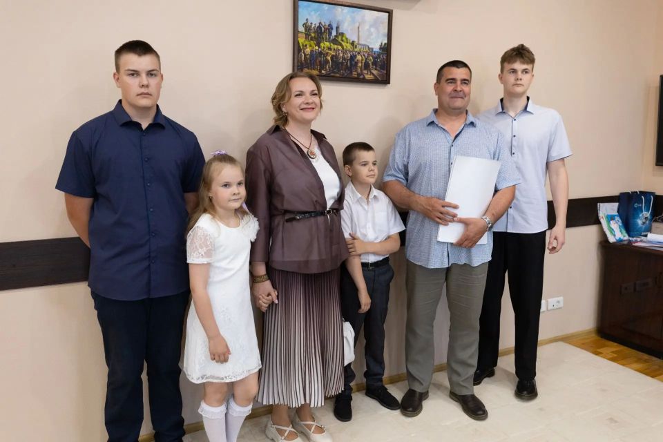 Максим Афанасьев: Тюменские семьи не перестают восхищать! Расскажу еще об одной замечательной семье, занявшей третье место в номинации «Многодетные семьи» муниципального этапа Всероссийского конкурса «Семья года», — семье... Максим Афанасьев: Тюменские семьи не перестают восхищать! Расскажу еще об одной замечательной семье, занявшей третье место в номинации «Многодетные семьи» муниципального этапа Всероссийского конкурса «Семья года», — семье...