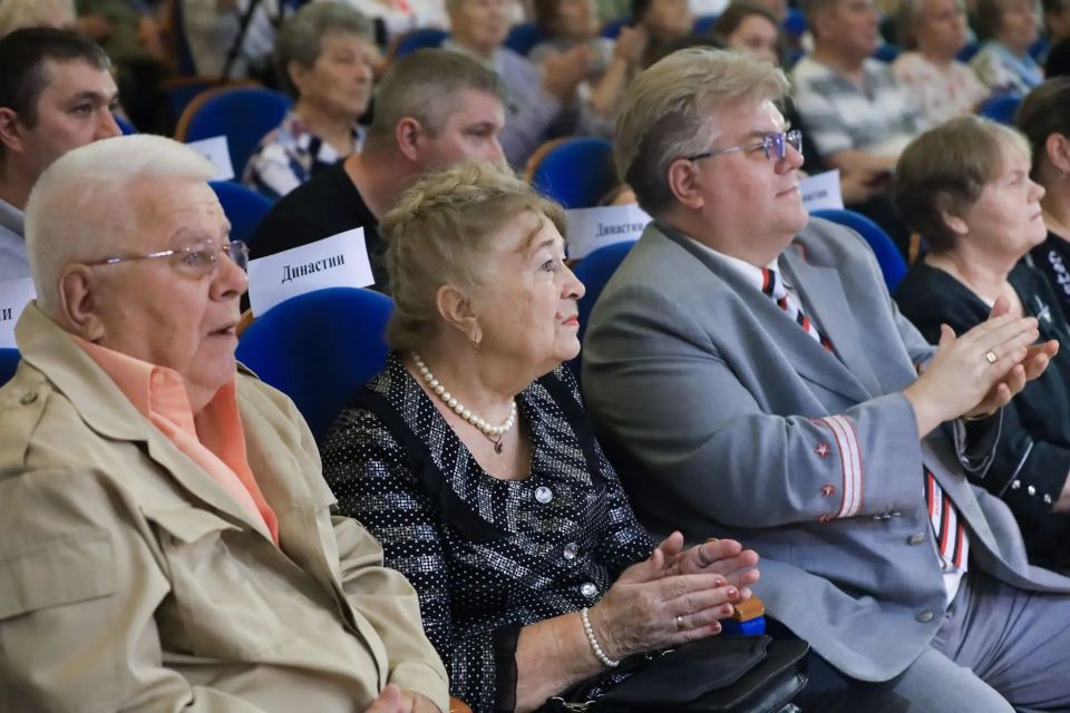 Живая связь времен. В год 440-летия Тюмени в нашем городе заложена традиция чествования трудовых династий Живая связь времен. В год 440-летия Тюмени в нашем городе заложена традиция чествования трудовых династий