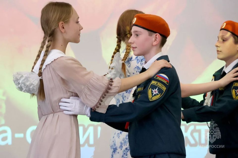 Тюменские кадеты МЧС России подвели итоги учебного года Тюменские кадеты МЧС России подвели итоги учебного года
