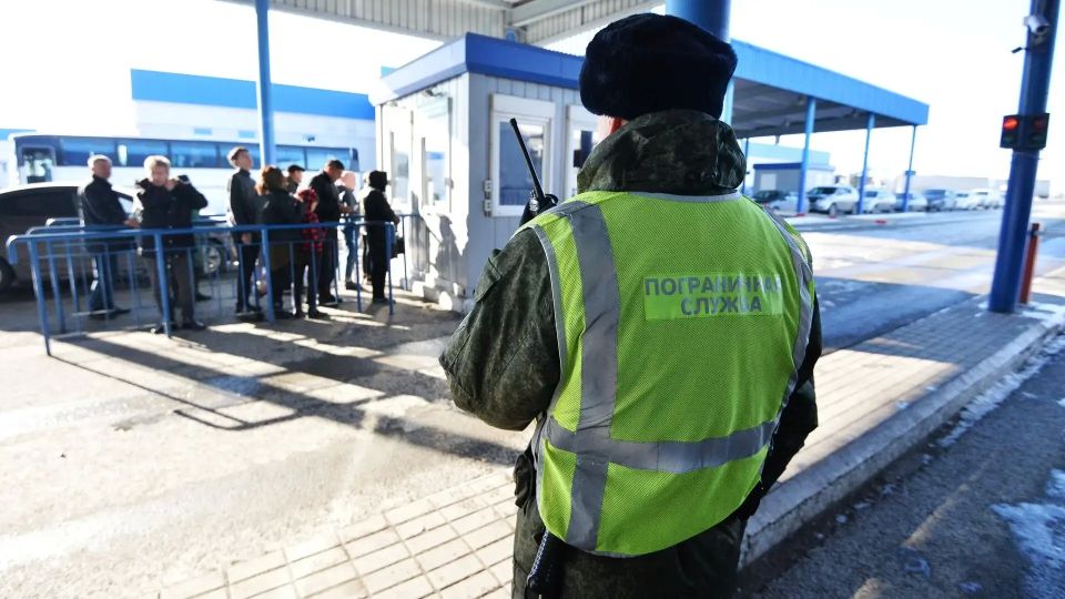 Александр Моор поздравил пограничников с профессиональным праздником Александр Моор поздравил пограничников с профессиональным праздником