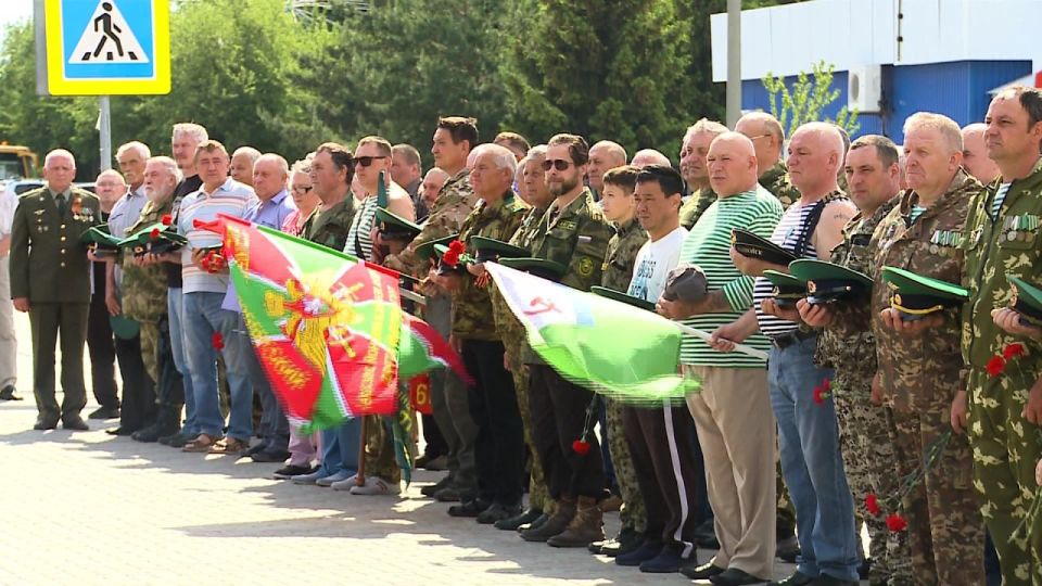 Сегодня в России - День пограничника Сегодня в России - День пограничника