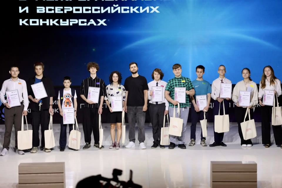 Центр робототехники и АСУ торжественно завершил учебный год Центр робототехники и АСУ торжественно завершил учебный год