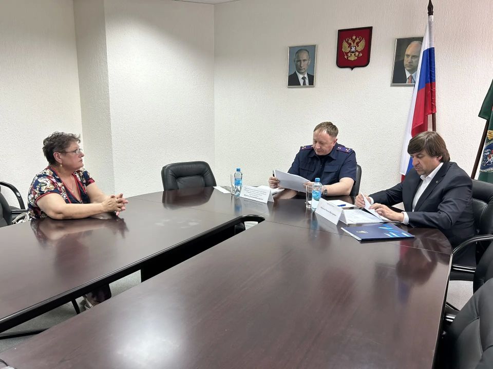 Первый заместитель руководителя следственного управления СКР по Тюменской области совместно с главой города Тюмени провели личный прием граждан Первый заместитель руководителя следственного управления СКР по Тюменской области совместно с главой города Тюмени провели личный прием граждан