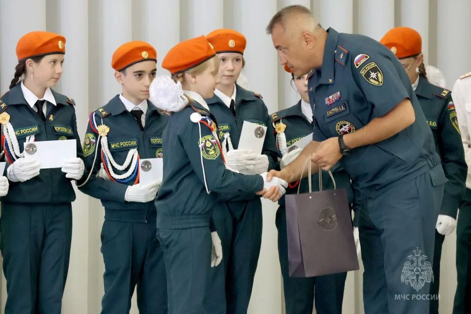 Тюменские кадеты МЧС России подвели итоги учебного года Тюменские кадеты МЧС России подвели итоги учебного года