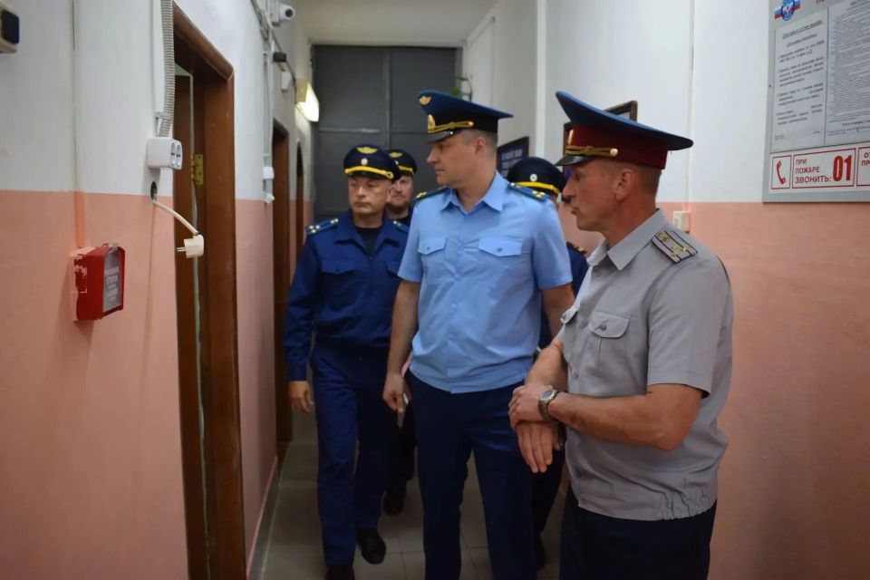 Первый заместитель прокурора Тюменской области Максим Шилин совместно с первым заместителем начальника регионального управления УФСИН России Гейсом Гулиевым проверили состояние законности в исправительном учреждении № 6 г.... Первый заместитель прокурора Тюменской области Максим Шилин совместно с первым заместителем начальника регионального управления УФСИН России Гейсом Гулиевым проверили состояние законности в исправительном учреждении № 6 г....