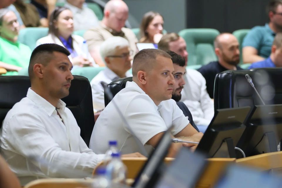 Максим Афанасьев: На рабочей встрече с руководителями спортивных федераций обсудили ключевые направления развития массового и профессионального спорта Максим Афанасьев: На рабочей встрече с руководителями спортивных федераций обсудили ключевые направления развития массового и профессионального спорта