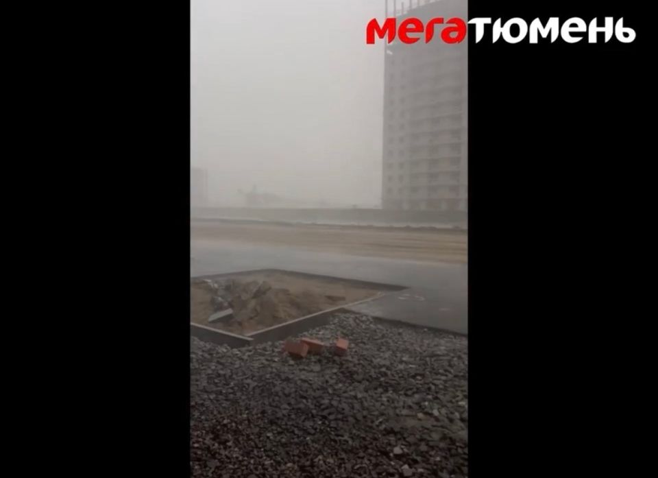 «У него остались жена и двое детей» — родные рассказали о мужчине, который погиб после падения башенного крана в Тюмени вчера «У него остались жена и двое детей» — родные рассказали о мужчине, который погиб после падения башенного крана в Тюмени вчера