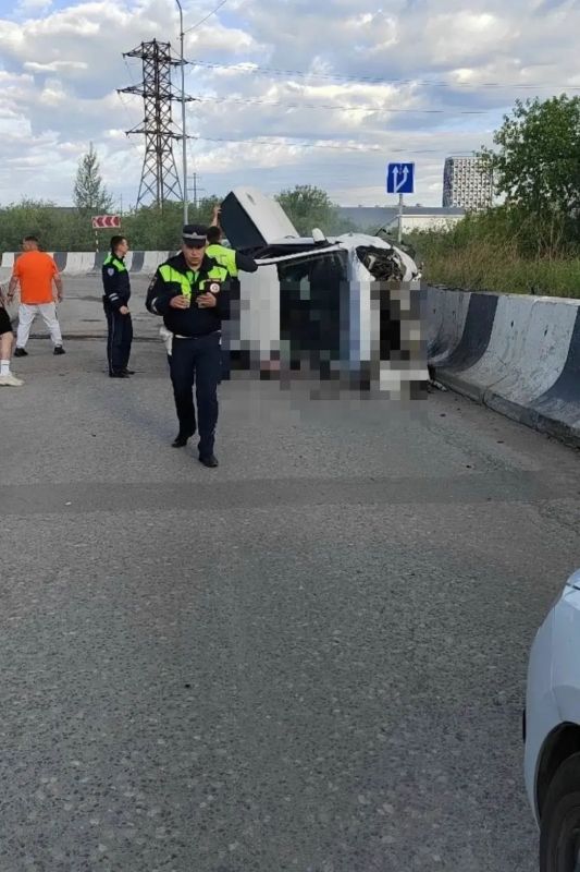 «Один был в багажнике». Сегодня утром в районе развязки Мельникайте — Дружбы произошла серьезная авария «Один был в багажнике». Сегодня утром в районе развязки Мельникайте — Дружбы произошла серьезная авария