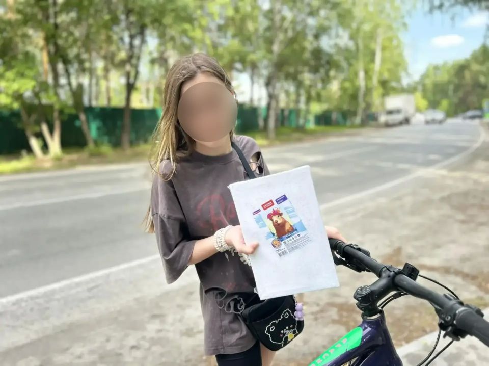 В преддверии Дня защиты детей сотрудники следственного управления СК России и руководитель молодежной организации "Юный следователь" подарили маленьким тюменцам подарки В преддверии Дня защиты детей сотрудники следственного управления СК России и руководитель молодежной организации "Юный следователь" подарили маленьким тюменцам подарки