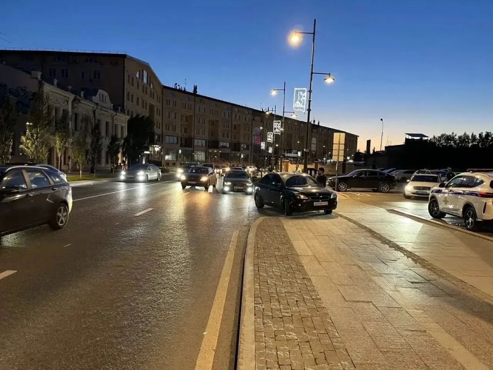 Восемь нарядов ДПС работали в центре Тюмени вчера вечером Восемь нарядов ДПС работали в центре Тюмени вчера вечером