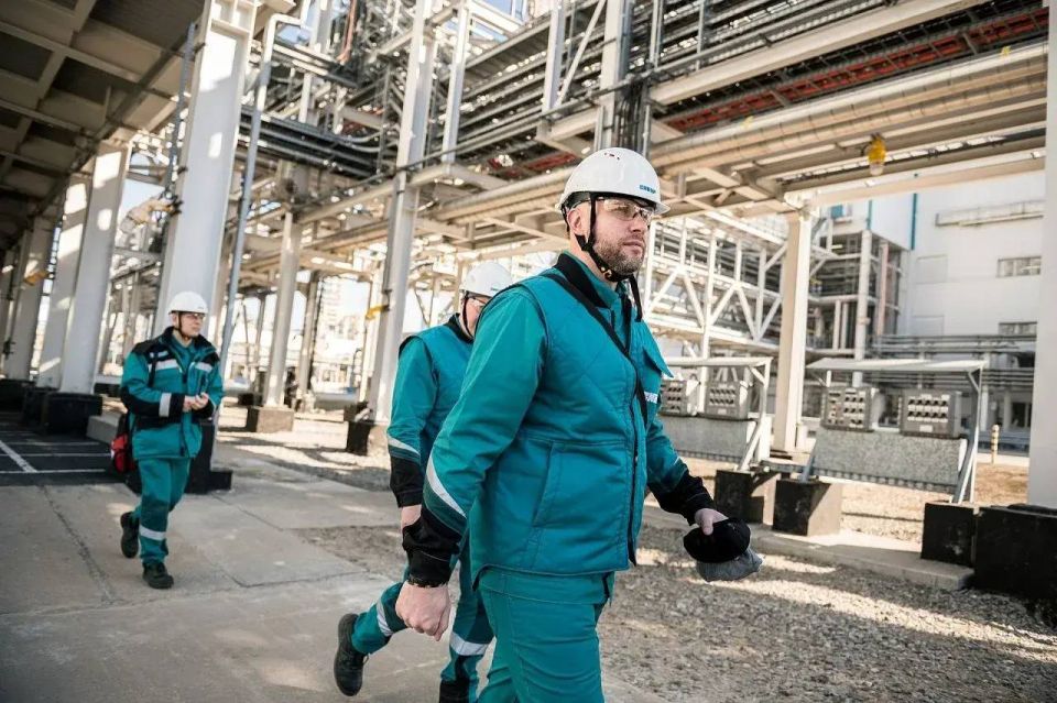 Александр Моор: Поздравляю работников и ветеранов химической и нефтехимической промышленности с профессиональным праздником Александр Моор: Поздравляю работников и ветеранов химической и нефтехимической промышленности с профессиональным праздником