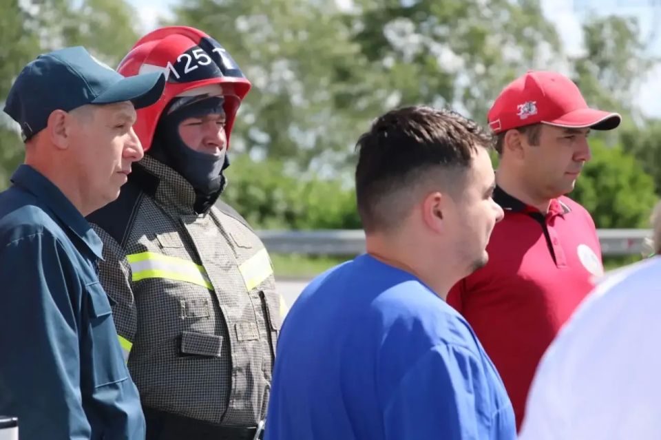 «Безопасность на дорогах: в Тюмени пожарные, медики и ГИБДД провели совместный рейд» «Безопасность на дорогах: в Тюмени пожарные, медики и ГИБДД провели совместный рейд»
