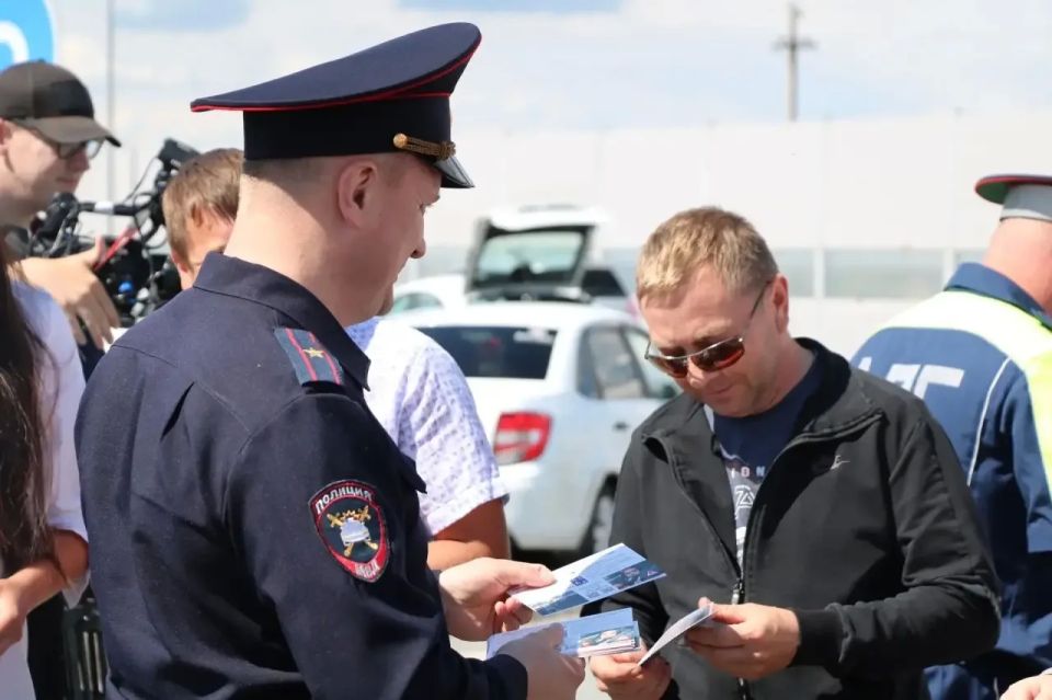 «Безопасность на дорогах: в Тюмени пожарные, медики и ГИБДД провели совместный рейд» «Безопасность на дорогах: в Тюмени пожарные, медики и ГИБДД провели совместный рейд»