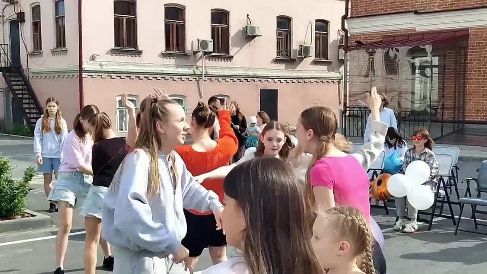 Сахарная вата, мыльные пузыри и веселые конкурсы