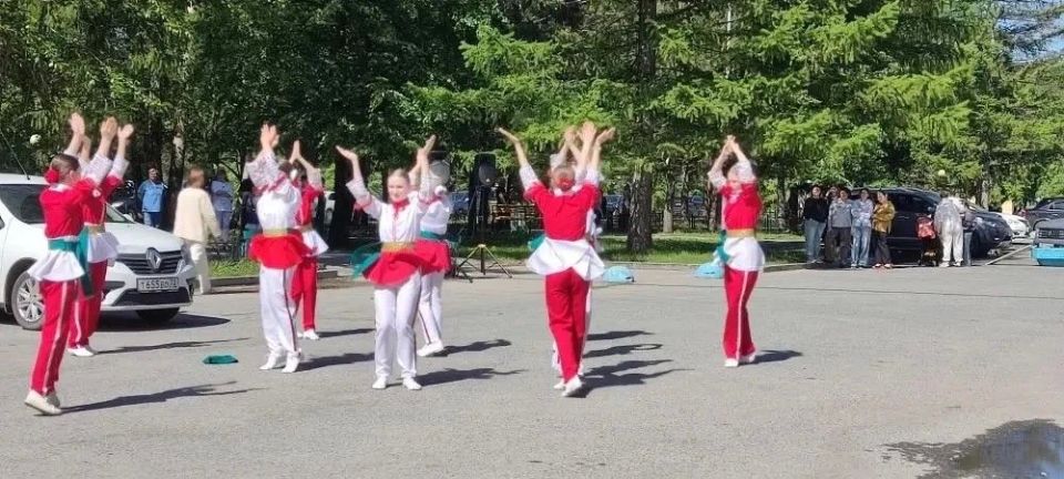Первый день лета в Тюмени прошёл под знаком добра и творчества: «Авангард» и Областная клиническая больница № 2 подарили праздник детям Первый день лета в Тюмени прошёл под знаком добра и творчества: «Авангард» и Областная клиническая больница № 2 подарили праздник детям