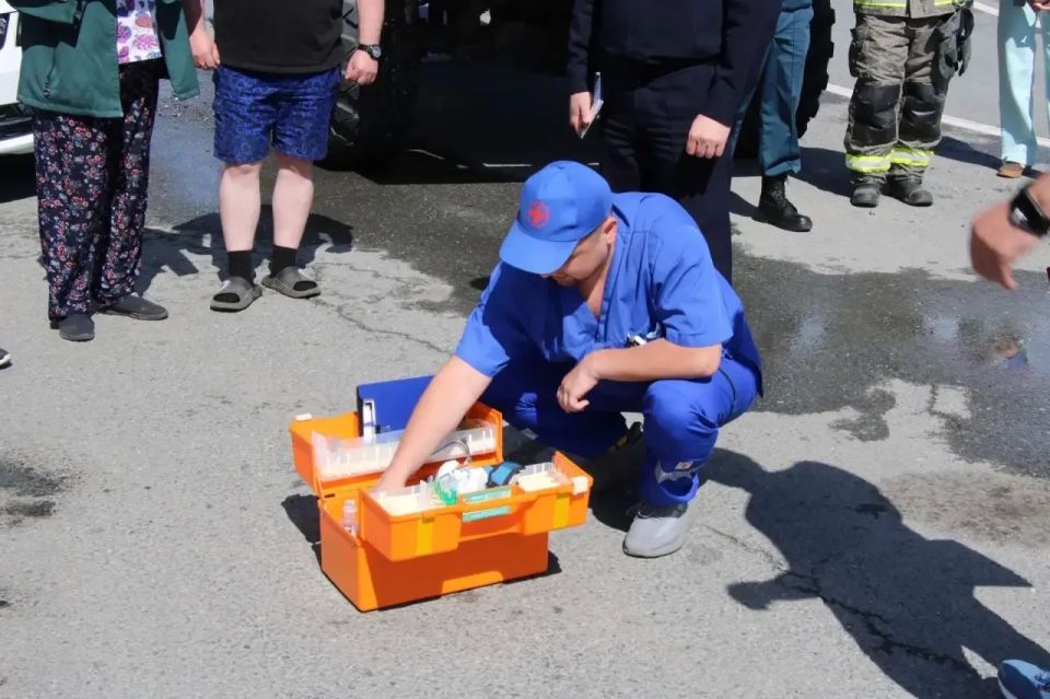 «Безопасность на дорогах: в Тюмени пожарные, медики и ГИБДД провели совместный рейд» «Безопасность на дорогах: в Тюмени пожарные, медики и ГИБДД провели совместный рейд»