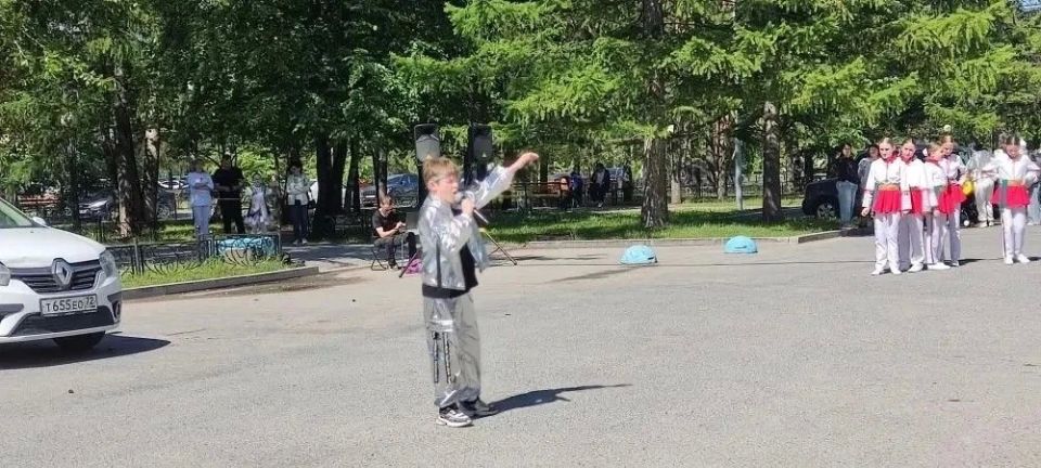 Первый день лета в Тюмени прошёл под знаком добра и творчества: «Авангард» и Областная клиническая больница № 2 подарили праздник детям Первый день лета в Тюмени прошёл под знаком добра и творчества: «Авангард» и Областная клиническая больница № 2 подарили праздник детям