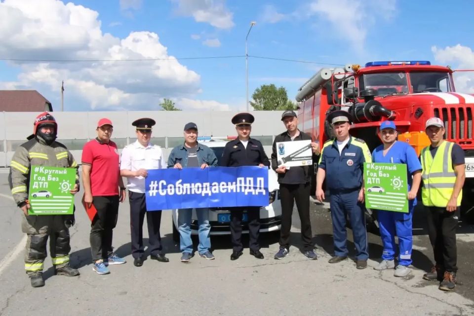 «Безопасность на дорогах: в Тюмени пожарные, медики и ГИБДД провели совместный рейд» «Безопасность на дорогах: в Тюмени пожарные, медики и ГИБДД провели совместный рейд»