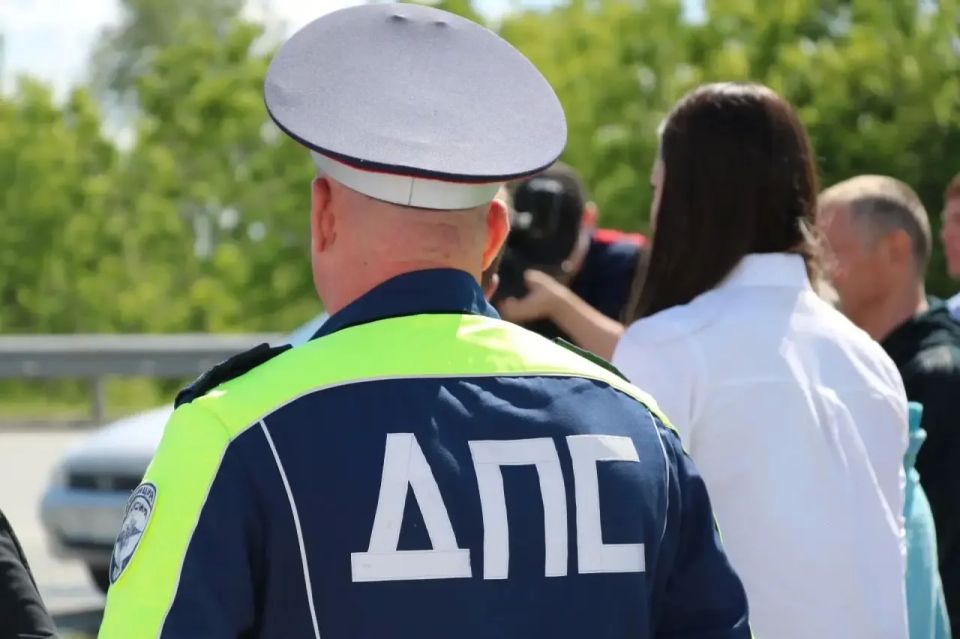 «Безопасность на дорогах: в Тюмени пожарные, медики и ГИБДД провели совместный рейд» «Безопасность на дорогах: в Тюмени пожарные, медики и ГИБДД провели совместный рейд»