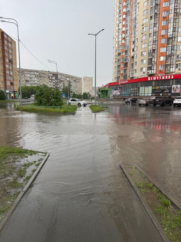 Воды — целое море!. — Это дорога к школе 94, 2 к - сейчас там организован детский лагерь Воды — целое море!. — Это дорога к школе 94, 2 к - сейчас там организован детский лагерь