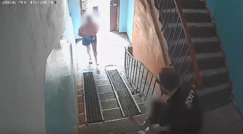 В Тюмени женщину, спасшую от педофила 5-летнюю девочку, наградили грамотой В Тюмени женщину, спасшую от педофила 5-летнюю девочку, наградили грамотой
