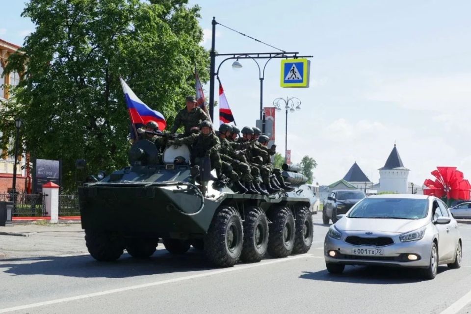 На берег Иртыша высадился настоящий мирный десант – офицеры и курсанты ТВВИКУ имени маршала А.И. Прошлякова На берег Иртыша высадился настоящий мирный десант – офицеры и курсанты ТВВИКУ имени маршала А.И. Прошлякова