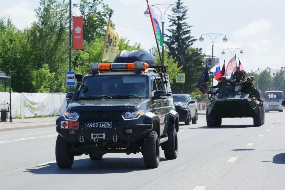 На берег Иртыша высадился настоящий мирный десант – офицеры и курсанты ТВВИКУ имени маршала А.И. Прошлякова На берег Иртыша высадился настоящий мирный десант – офицеры и курсанты ТВВИКУ имени маршала А.И. Прошлякова