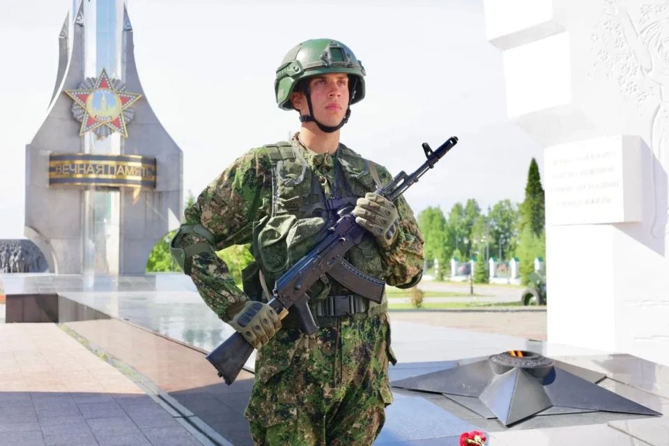 На берег Иртыша высадился настоящий мирный десант – офицеры и курсанты ТВВИКУ имени маршала А.И. Прошлякова На берег Иртыша высадился настоящий мирный десант – офицеры и курсанты ТВВИКУ имени маршала А.И. Прошлякова