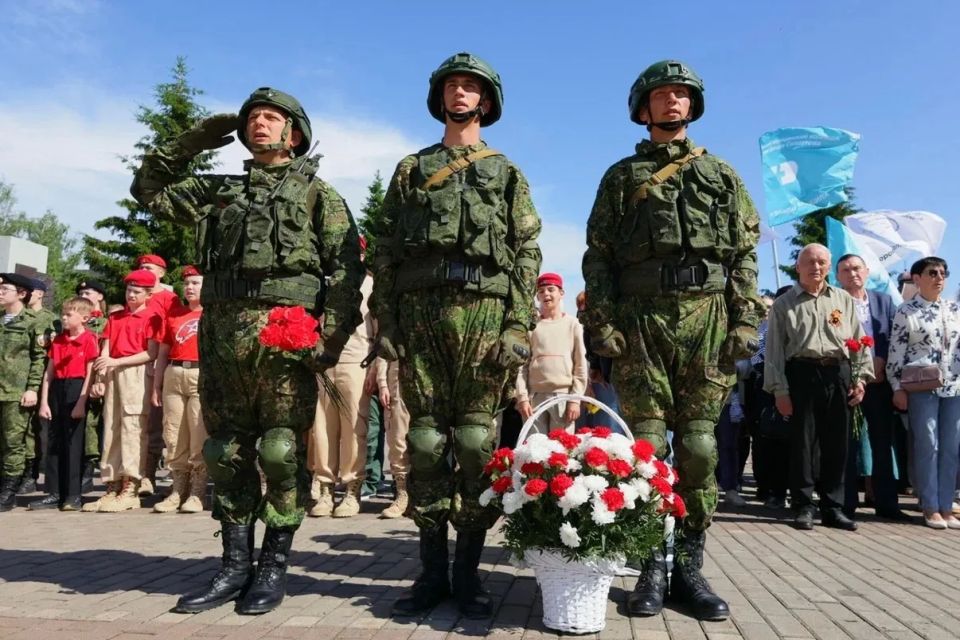 На берег Иртыша высадился настоящий мирный десант – офицеры и курсанты ТВВИКУ имени маршала А.И. Прошлякова На берег Иртыша высадился настоящий мирный десант – офицеры и курсанты ТВВИКУ имени маршала А.И. Прошлякова