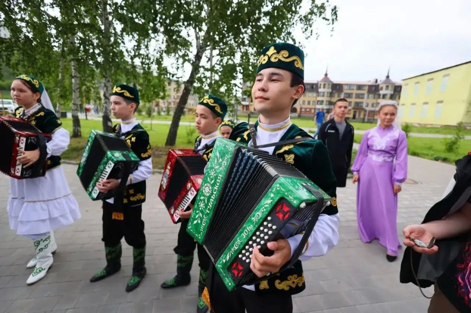 Друзья, июнь готовит нам несколько праздничных событий Друзья, июнь готовит нам несколько праздничных событий