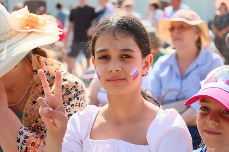 Друзья, июнь готовит нам несколько праздничных событий Друзья, июнь готовит нам несколько праздничных событий