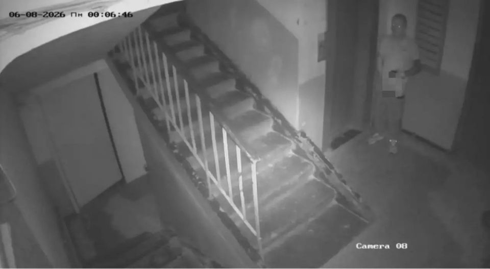 Очередной инцидент с извращенцем произошел в тюменской многоэтажке Очередной инцидент с извращенцем произошел в тюменской многоэтажке