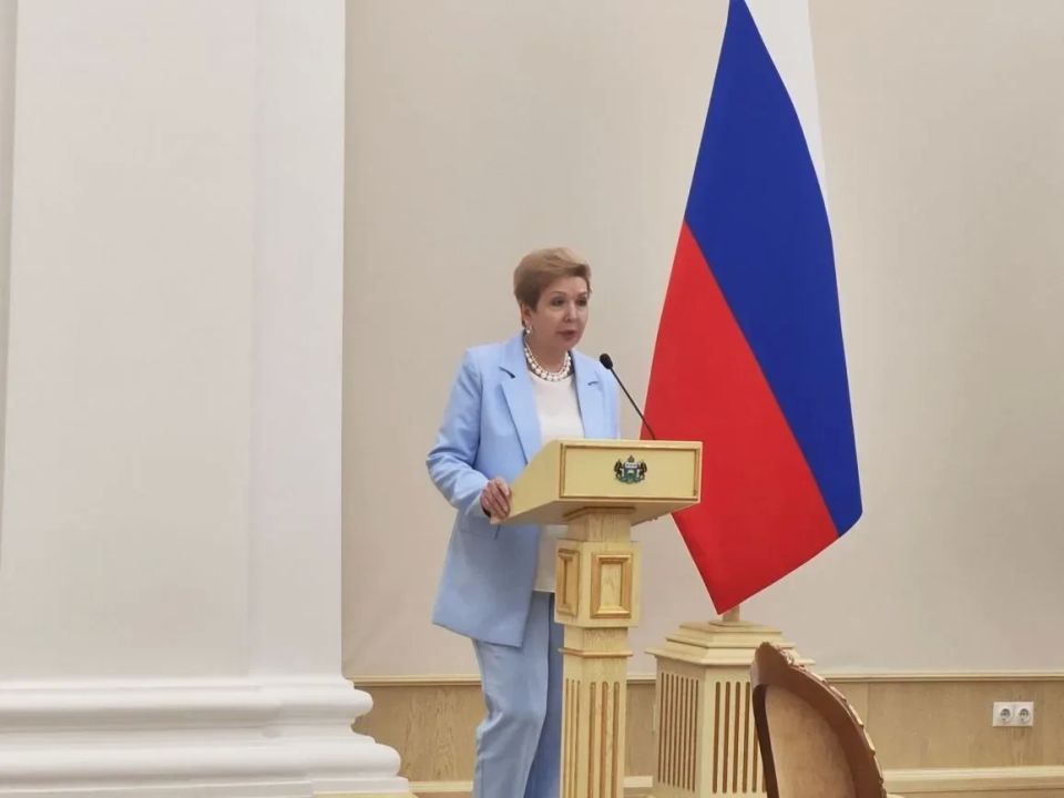 В Правительстве Тюменской области состоялось награждение сотрудников учреждений и организаций отрасли "Социальная политика" В Правительстве Тюменской области состоялось награждение сотрудников учреждений и организаций отрасли "Социальная политика"